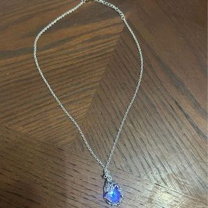 Glass pendant necklace